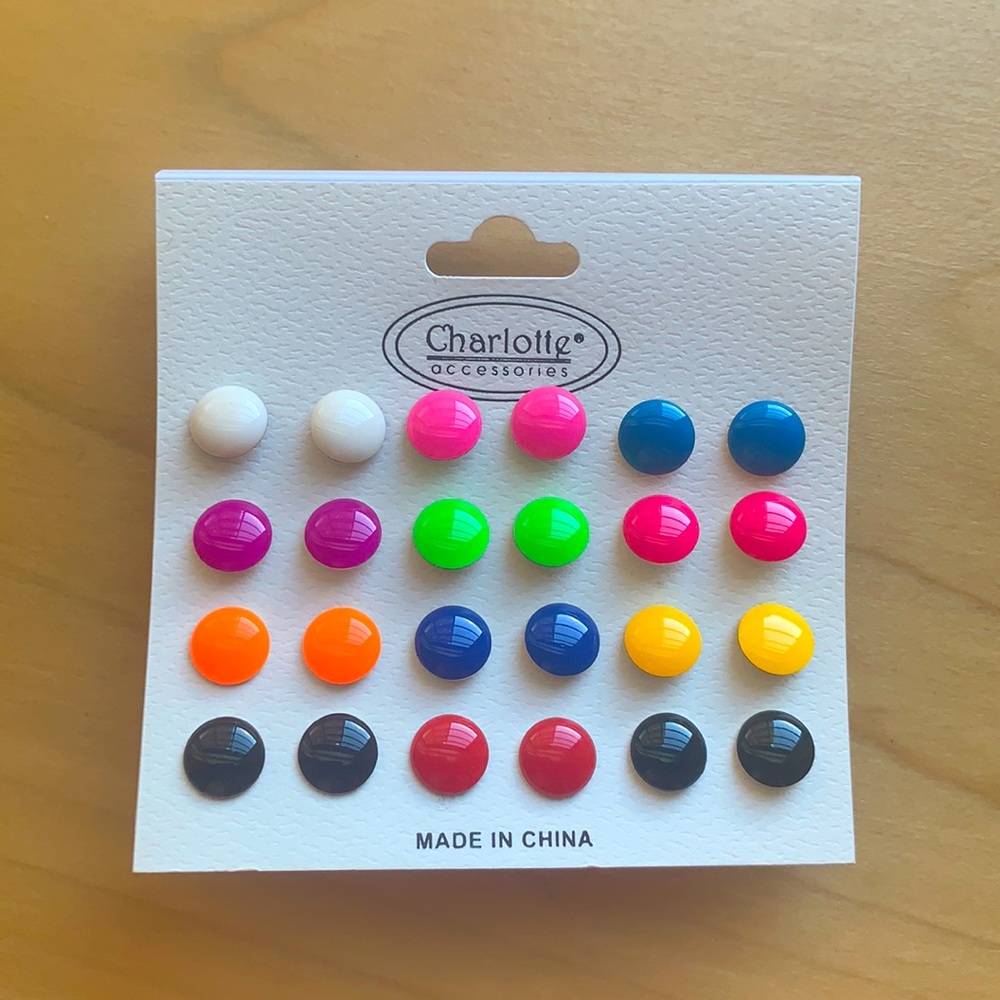 NWT Charlotte accessories stud earrings